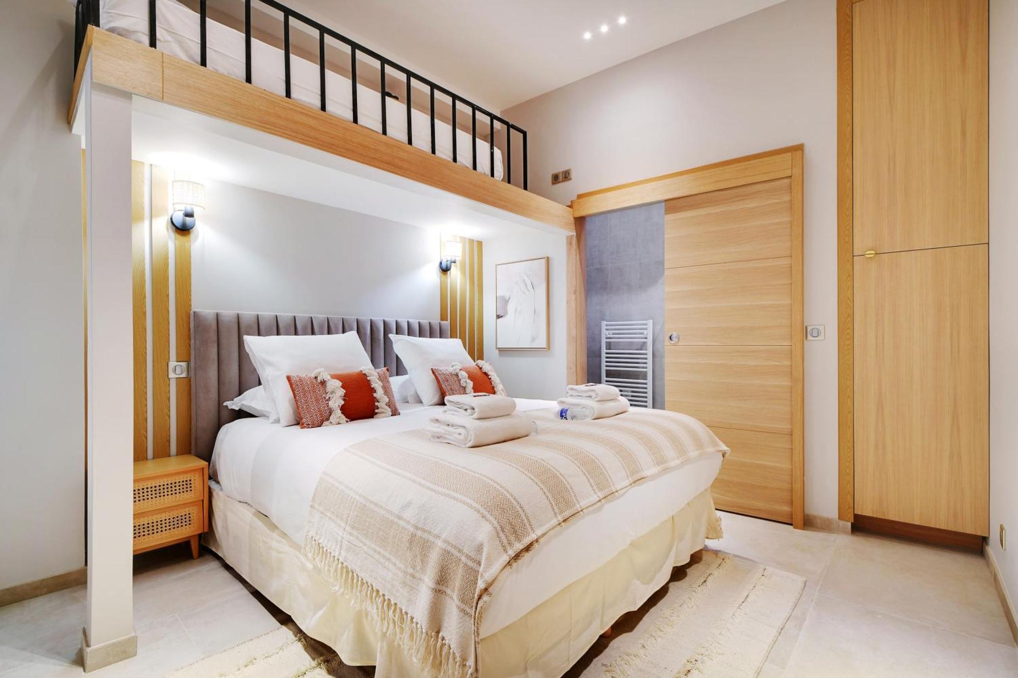 Superbe Appartement- 7p- Sacre Coeur Ramey I Parijs